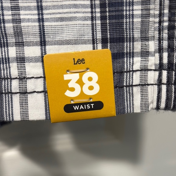 NWT Lee Mens Navy and White Plaid Cargo Shorts - Picture 4 of 6